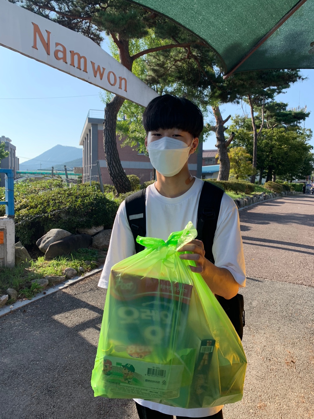 오랜만에 웃는모습 보여준 우진츄.jpg